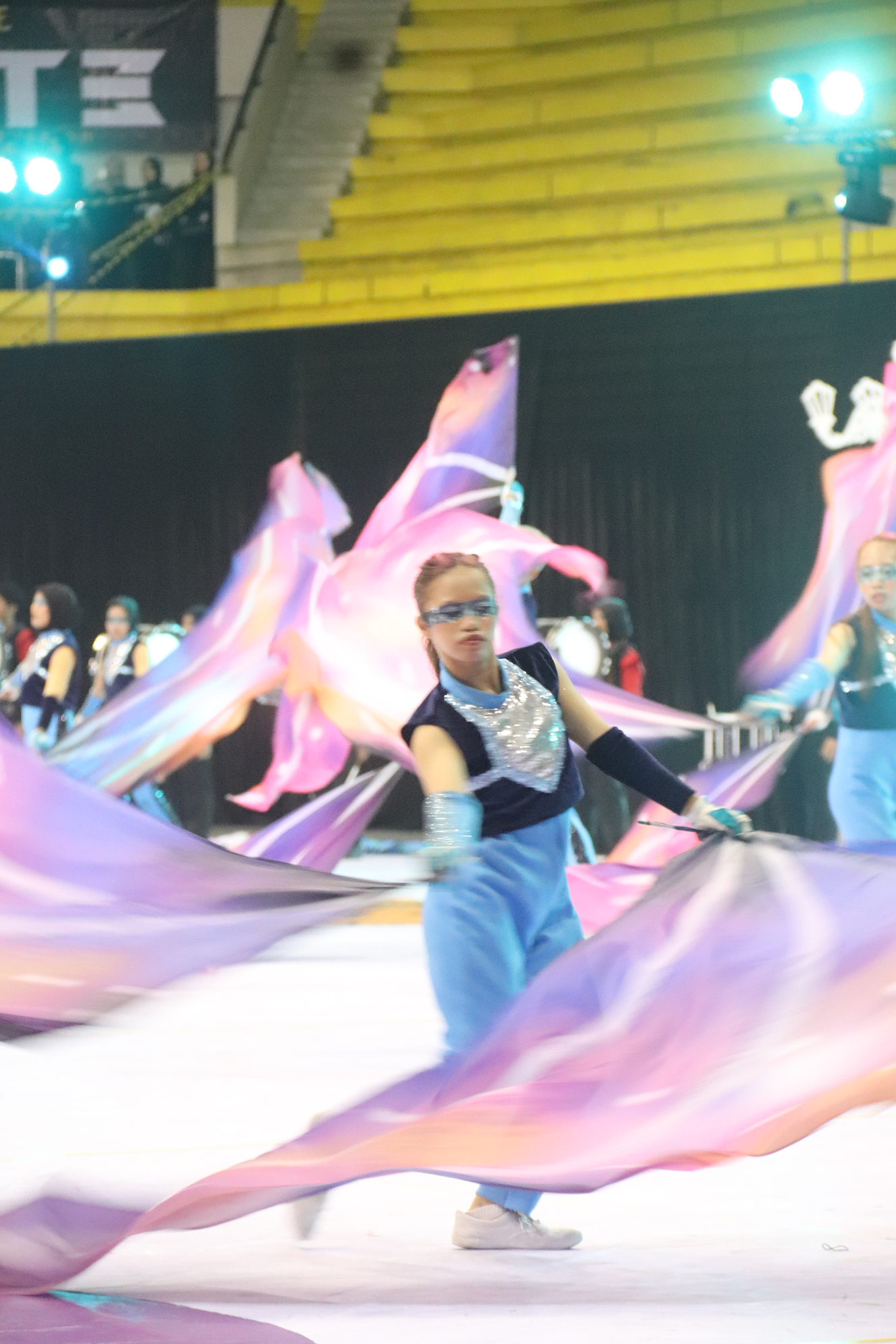 Color guard MBUGM sedang tampil